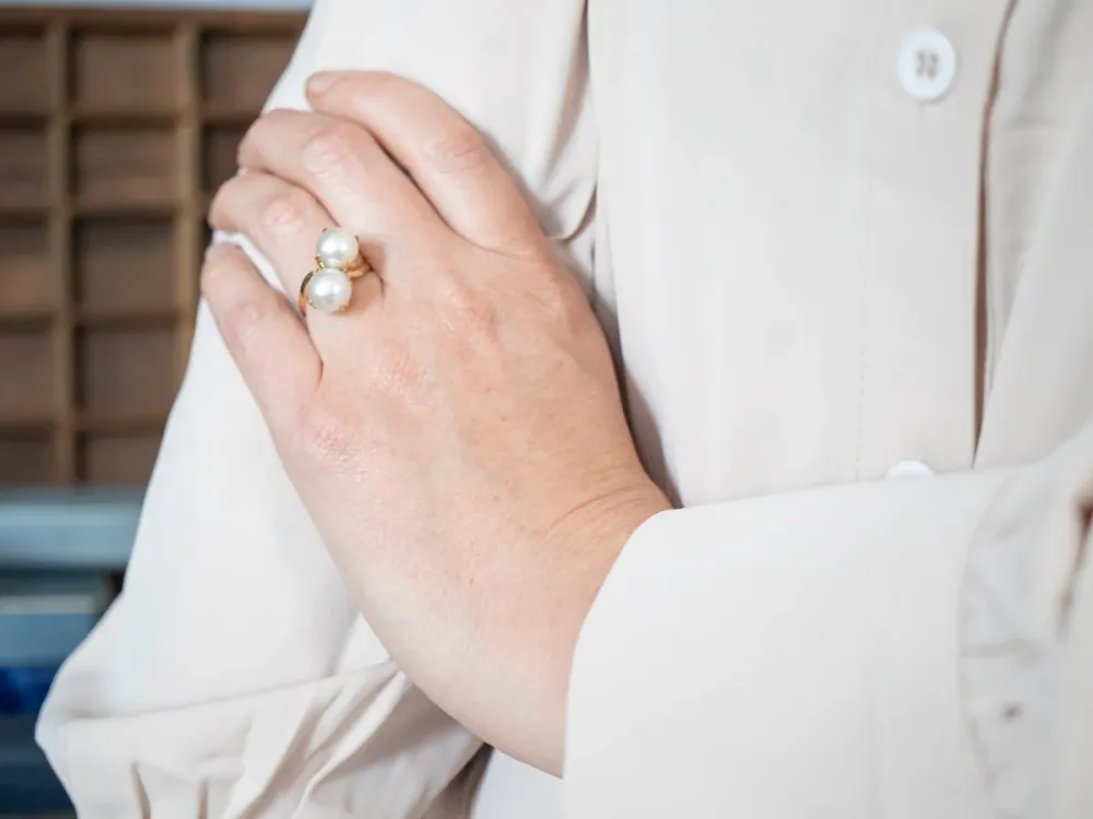 Luxurious Yellow Verguld Pearl Bypass Ring