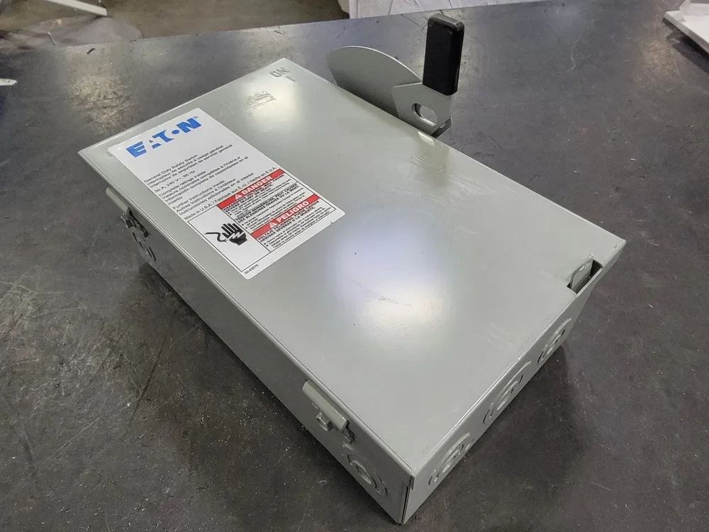 Demperbevestiging 30 Amp, 2 Pole, 240 volts Fusible Disconnect CDG221NGB
