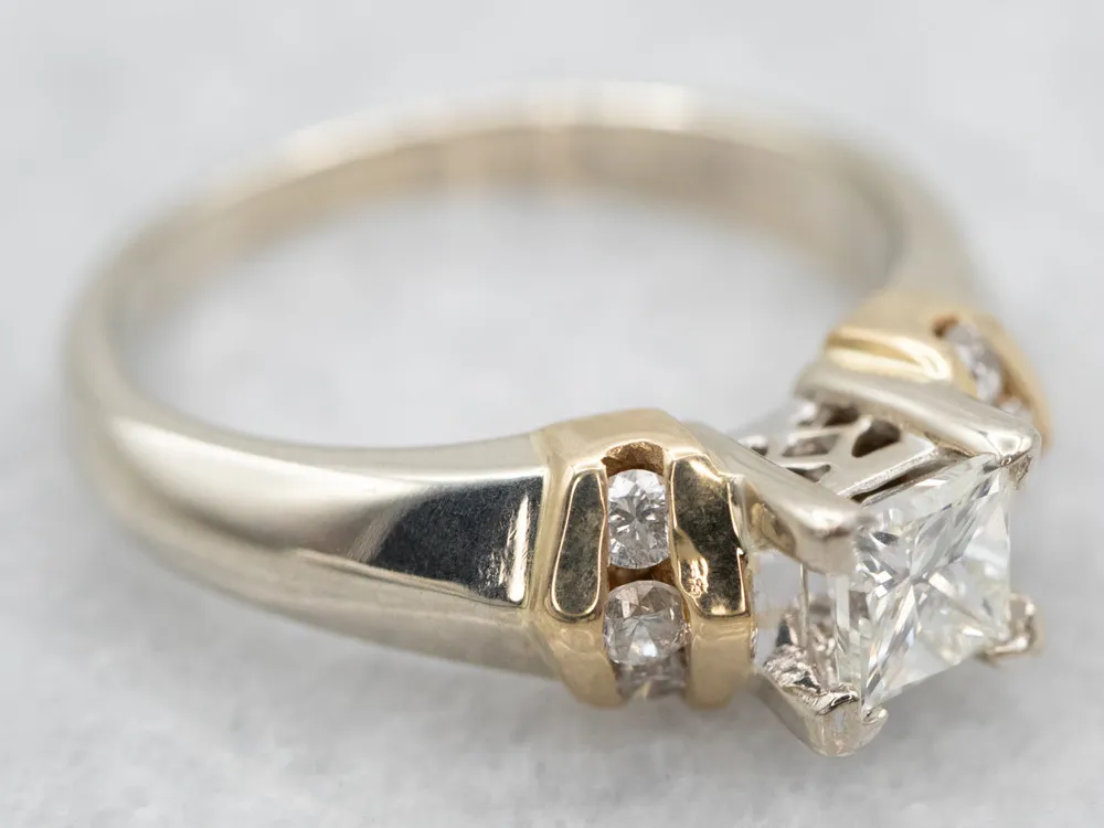 Professionele Klasse Two Tone Princess Cut Diamond Engagement Ring Diamond Accents