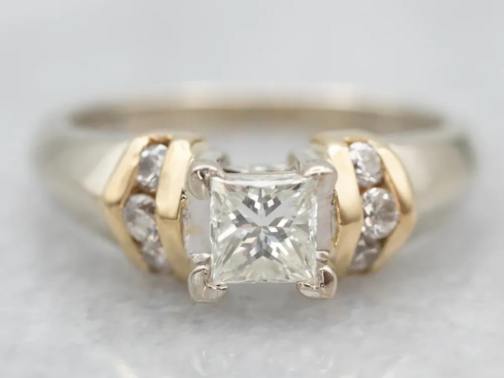 Professionele Klasse Two Tone Princess Cut Diamond Engagement Ring Diamond Accents