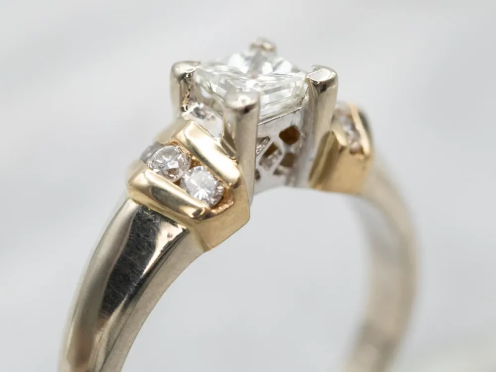 Professionele Klasse Two Tone Princess Cut Diamond Engagement Ring Diamond Accents