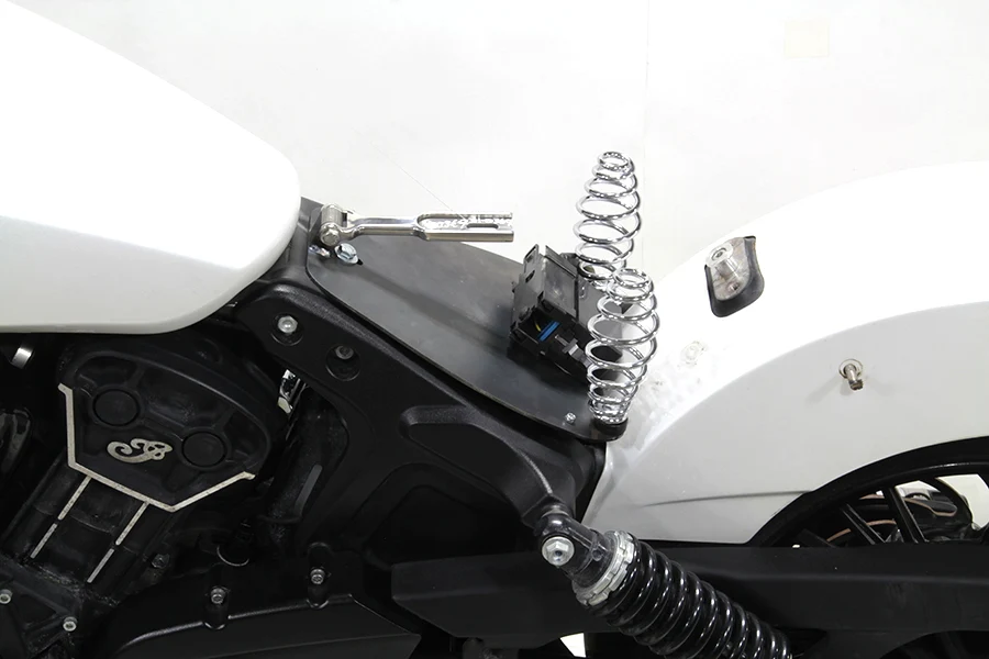 Kit Asiento Individual Con Muelles Para Indian Scout Solo Seat Mounting Kit met Borstel en Trechter