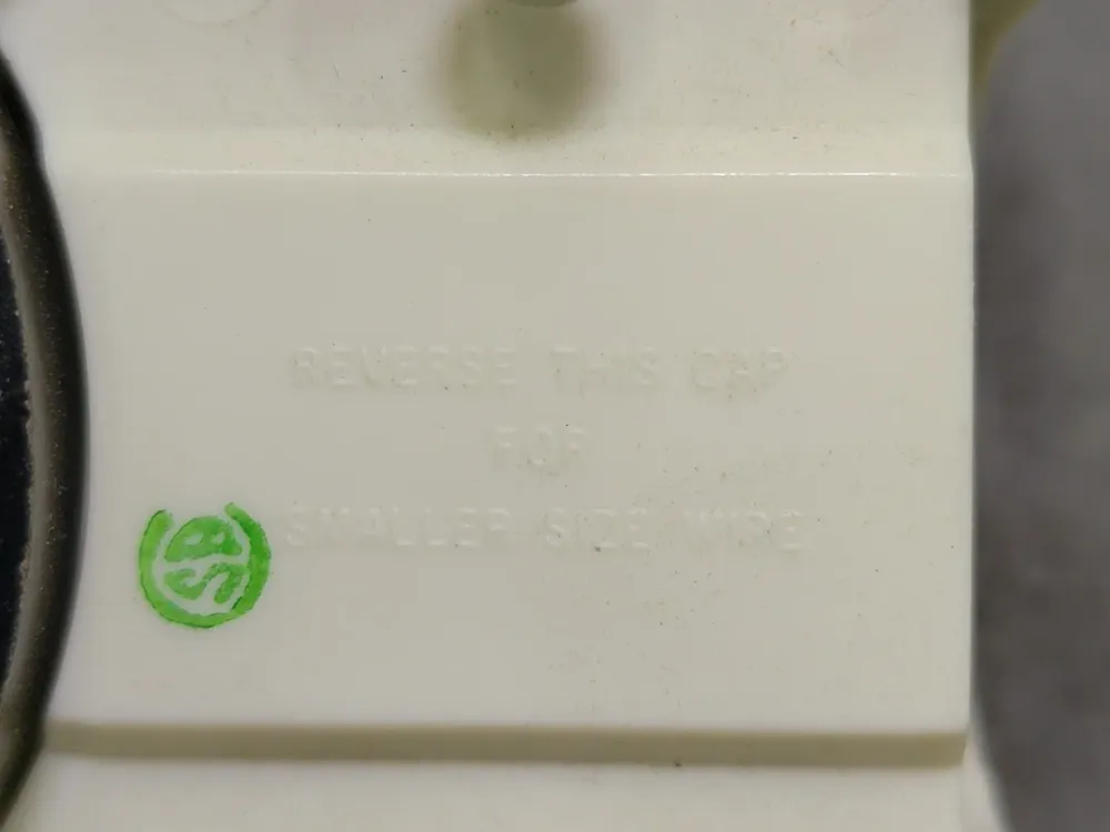 30 Amp, 250V Angle Polyamide Plug 9530-ANP