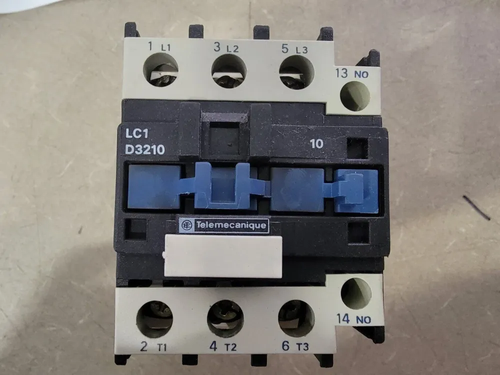 Contactor LC1D3210, 50A, 600V, 30HP