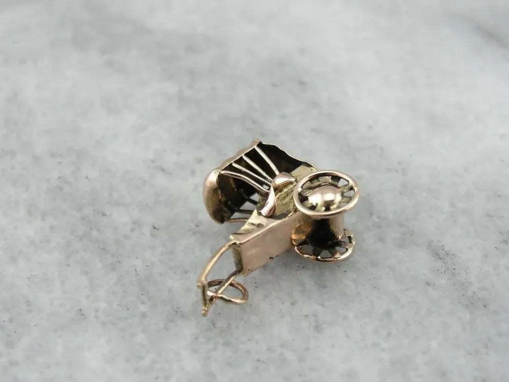 Rickshaw Rose: Verguld Buggy Charm or Pendant
