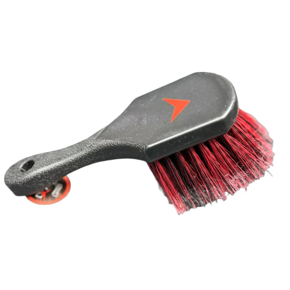 Montage- Wheel & Tire Brush Cleaning
