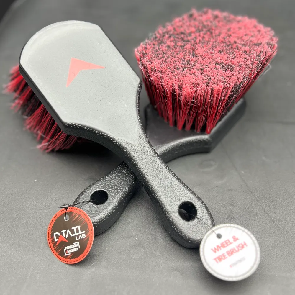 Montage- Wheel & Tire Brush Cleaning
