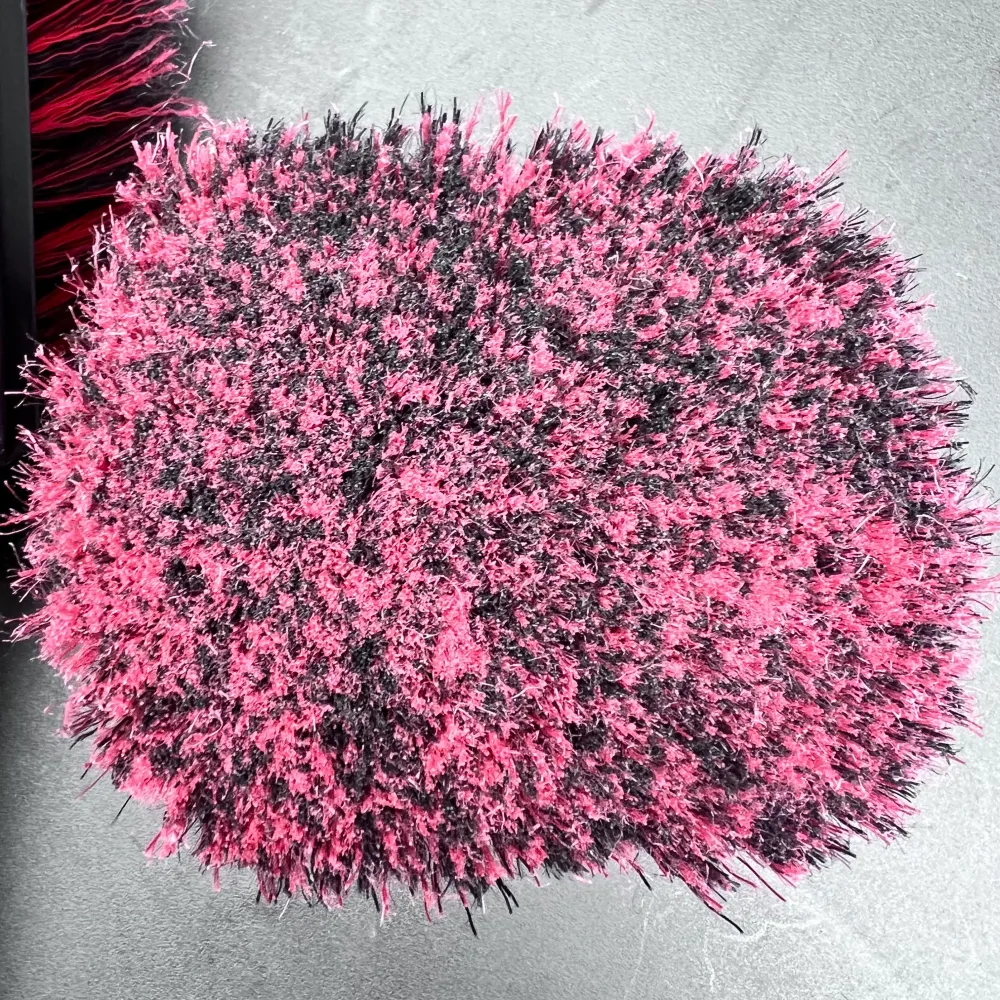 Montage- Wheel & Tire Brush Cleaning