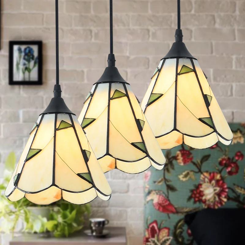 Tiffany-stijl Bell Multi-plafondlamp 3 lampen Handgemaakte glazen ophanglamp met bouten en moeren