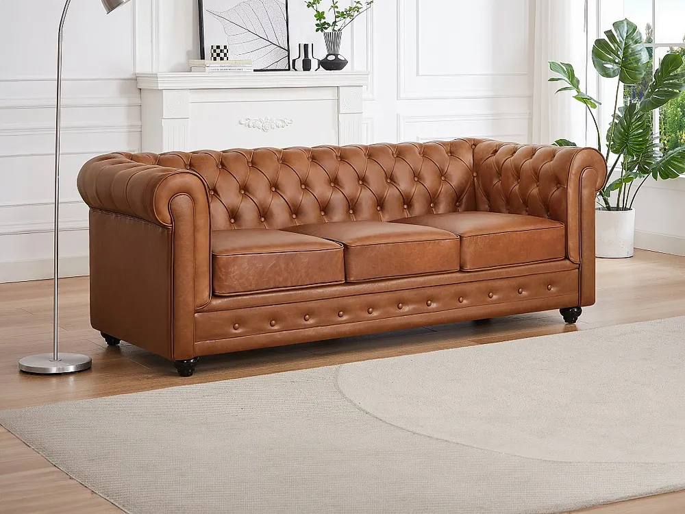 Veerpootlager Driezitsbank van camelkleurig vaarsleer CHESTERFIELD