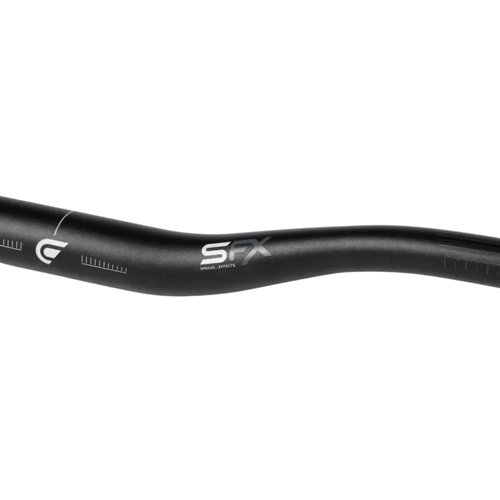 CAST SFX Rise 35mm 800mm Zwart Hanger