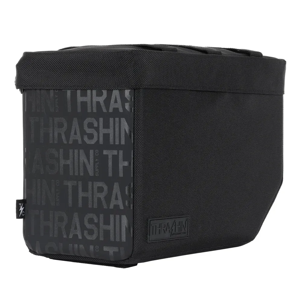 Thrashin Supply Essential Base 10L Throw-Over motorfiets zadeltas set