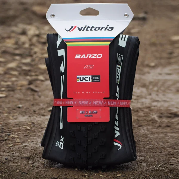 VITTORIA BARZO XC 29x2.35 "UCI Rainbow Edition" Tubeless Ready Zachte band