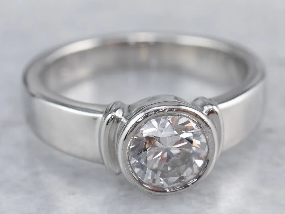Bezel Set Diamond Platinum Solitaire Engagement Ring Gietijzeren remschijf