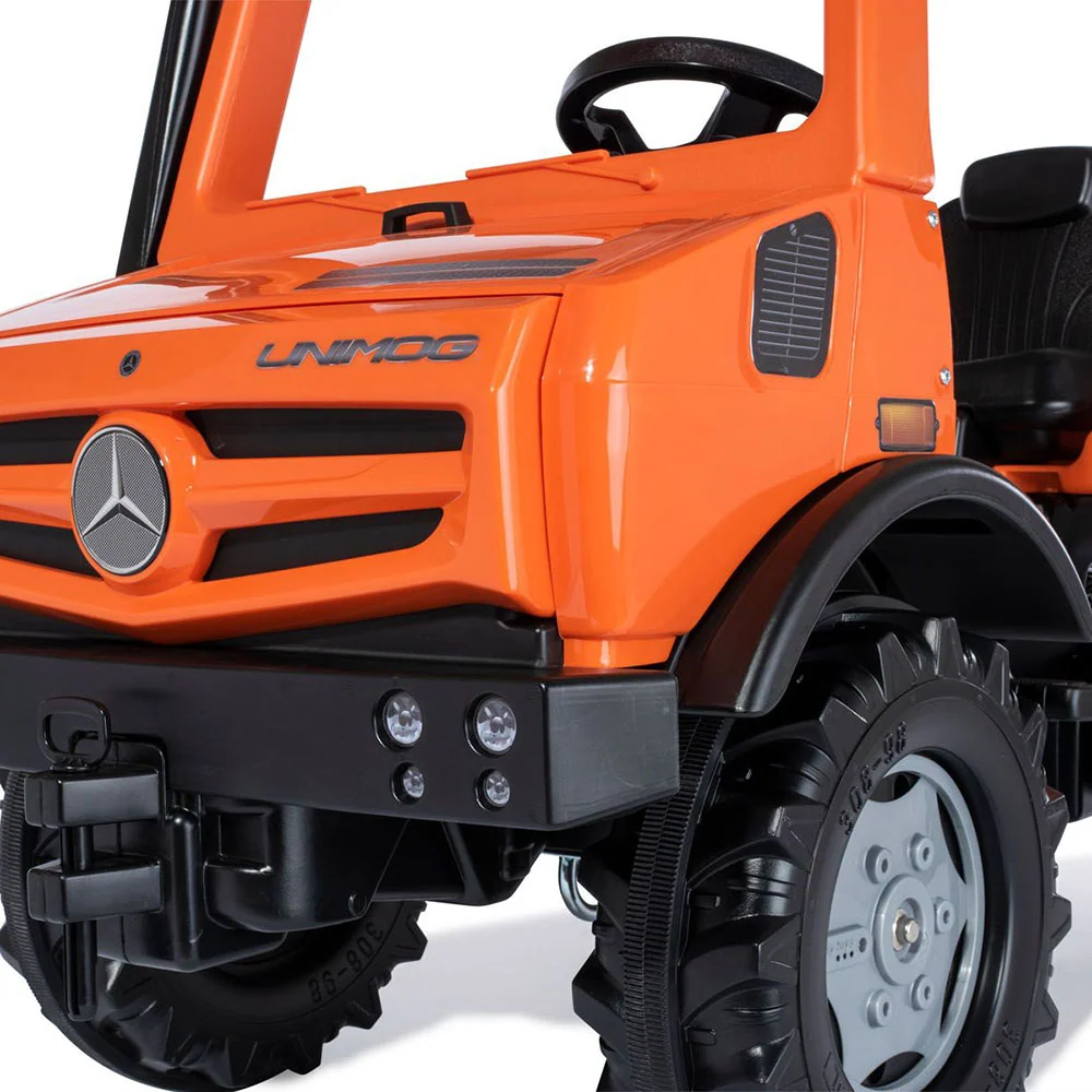 E-Gemarkeerd Mercedes Service Truck pedals